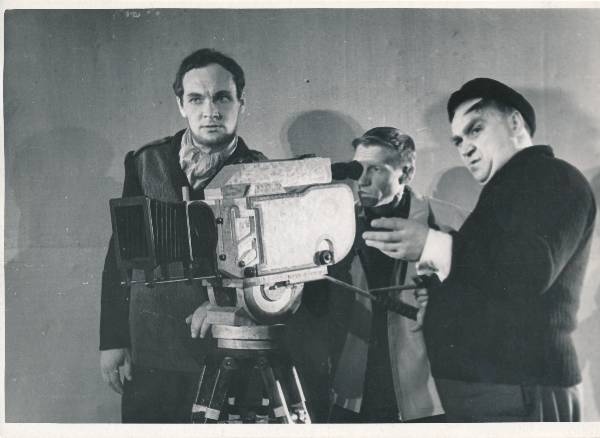 Teater Vanemuine. Stseen lavastusest "1000 meetrit armastust", paremal Endel Ani. Tartu, 1966-1967.