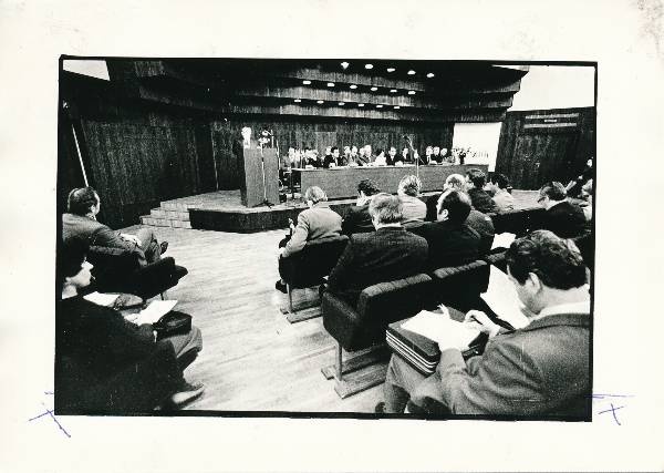 EPA. Nõupidamine Veterinaaria ja loomakasvatuse instituudi uue hoone saalis. 16.11.1984.a.