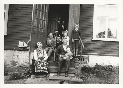 Rosetta and Johannes Pöhl with children on Väike-Pakril  similar photo