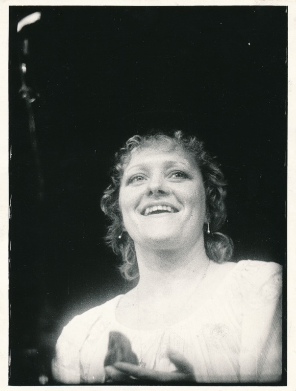 Lauljatar Silvi Vrait. Tartu, 1984. Foto Malev Toom.