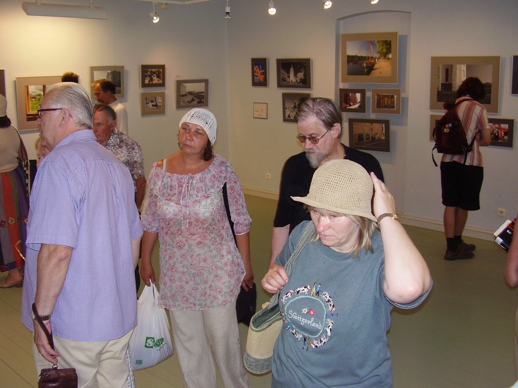 Mart Trummali fotonäitus "Tartu hansalinnade galeriis", avamine. Tartu, 2006.
