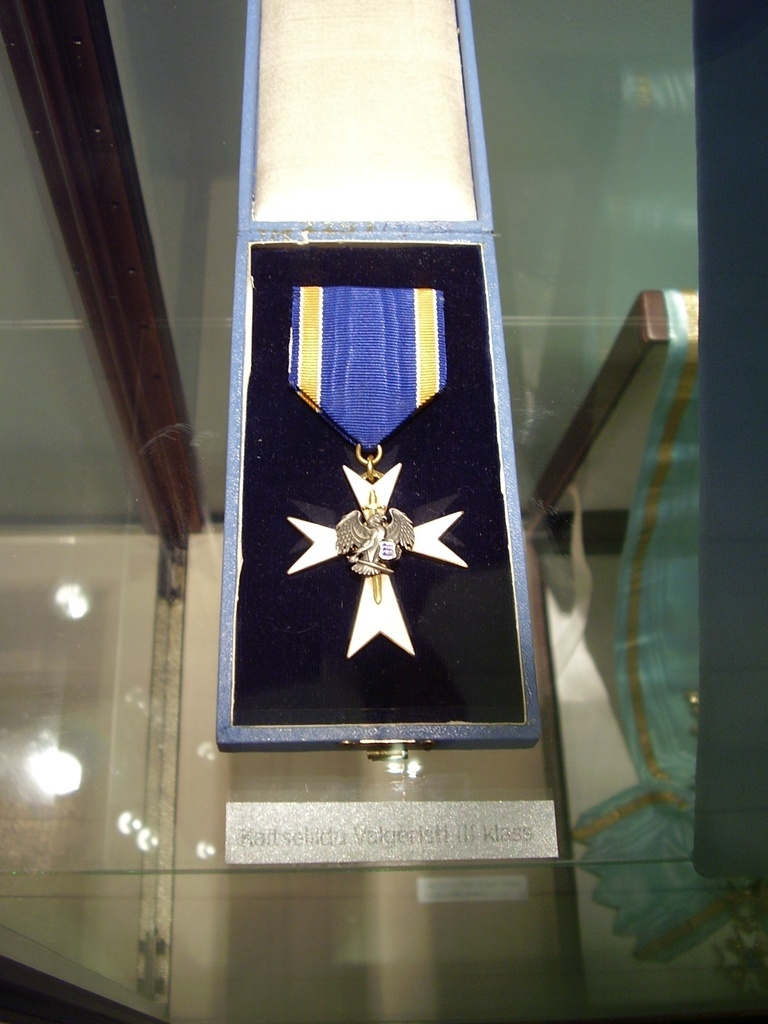Näitus, Tartu linnapea Aleksander Tõnisson. Autasu: Kaitseliidu Valgeristi III klass. Tartu, 2006.
