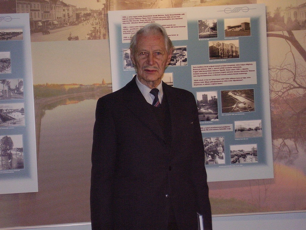 Näitus, Tartu linnapea Aleksander Tõnisson. Avamine, esineb Leo Tõnisson. Tartu, 2006.