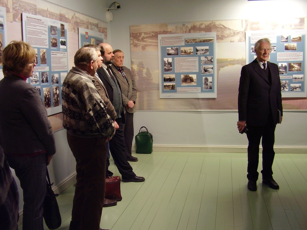 Näitus, Tartu linnapea Aleksander Tõnisson. Avamine, kõneleb Leo Tõnisson. Tartu, 2006.