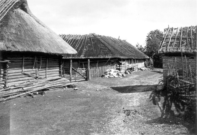 Photo. Farm in Rumpos. Summer memories from Vorms in the album. 1933/34. Photo: J.F. Luikmil.