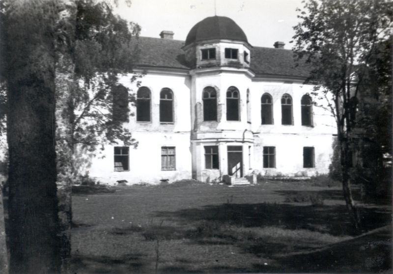 Photo. The manor building of Suuremõisa. Summer memories from Vorms in the album. 1933/34. Photo: J.F. Luikmil.