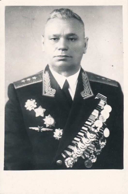 Tartu vallutuslahingutes (1944) osalenu: 13. lennuväearmee juhataja, kindralpolkovnik S. D. Rõbaltšenko.