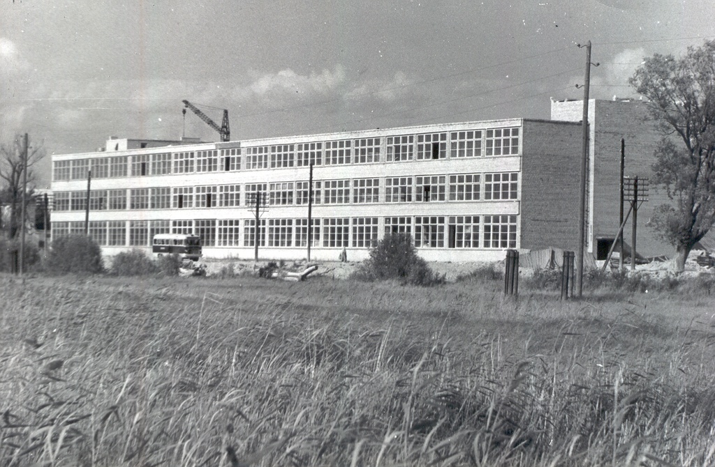 Foto. Võru Gaasianalüsaatorite Tehas. (1961-1962.a.) Ehitusaeg 1959-30.06.1962