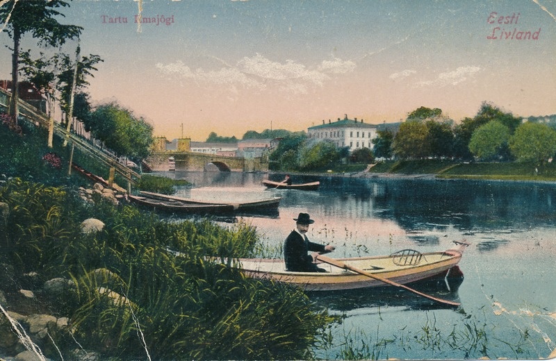 Emajõgi. Mees paadis. Taga Kivisild, paadid jõel. Tartu, 1920-1935