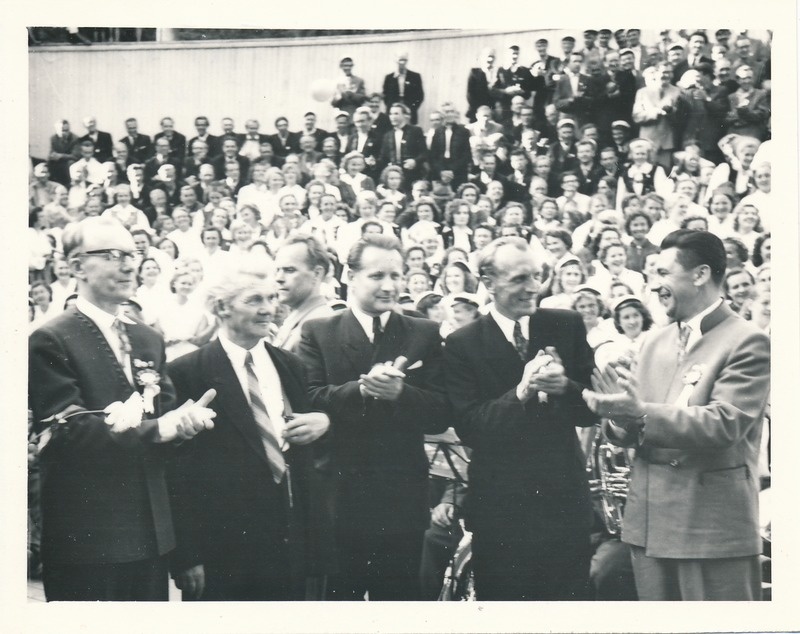 Tartu laulupidu. Peojuhid vasakult Richard Ritsing, Juhan Simm, Sulev Kald, Alfred Bender, Uno Uiga.  Tartu, Kassitoome laululava, 27.06.1959. Foto A. Nilson.