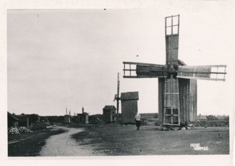 Photo. View of windmills in Forms, in Hullo village. 1963. From the postcard of the u. p. M. Arro.