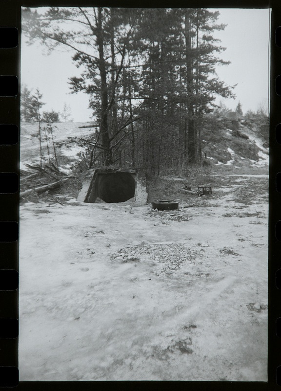 Tahkuna 180mm rannapatarei (1941) komandokeskuse sissepääs, 1995