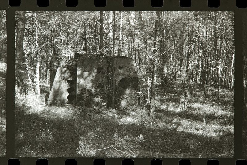Tahkuna 12" patarei kivipurusti säilmed, 1987