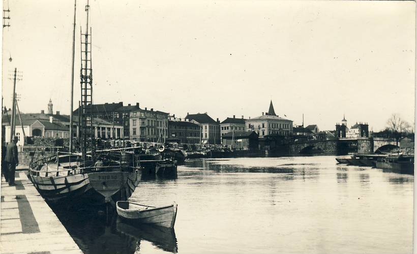 On the shore of Tartu Emajõe
