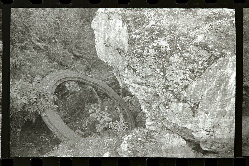 Aegna 12" patarei nr 15 sihiku nurgamõõtja alus tornirusudes, 1989