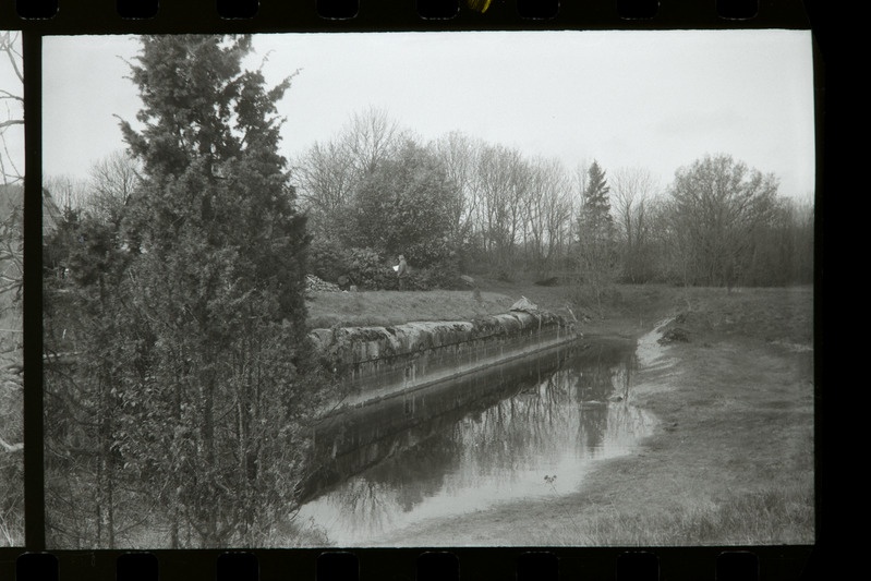 Vääna-Posti varjendi nr 5 veega täitunud äärega idasein, 1989