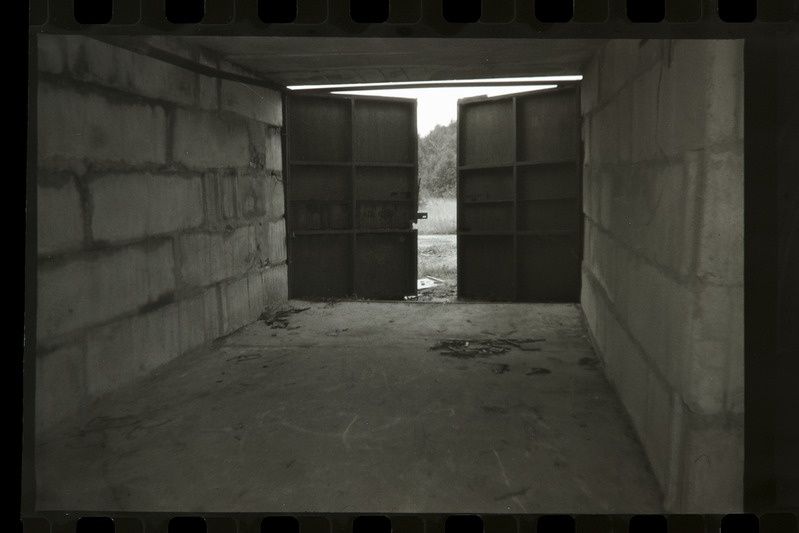 Kiltsi lennuvälja R/B lennukivarjendi tagaukse ja koridori vaade, 02.09.1993