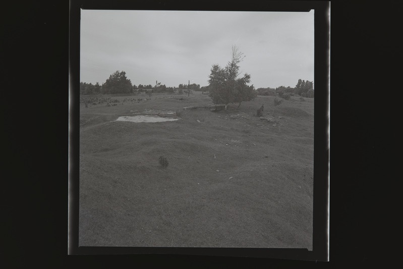 Sõru patarei 4. suurtükipositsioon, taamal lõhenemise lehter, 1988