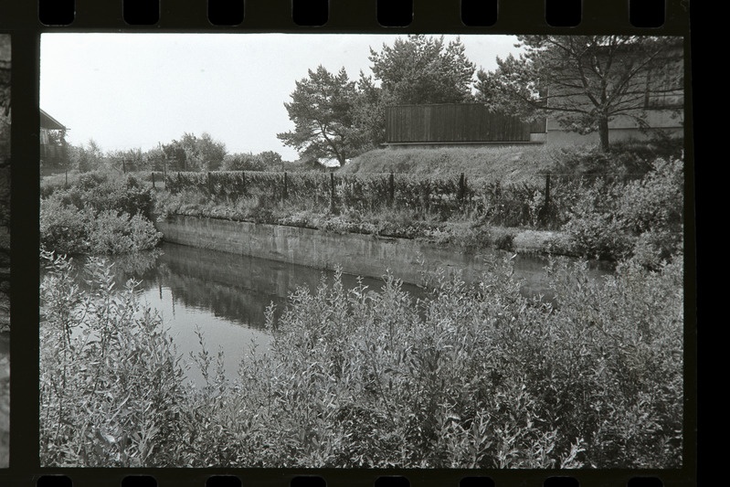 Maja varjendil, mille sissepääs on muudetud veehoidlaks, 1987