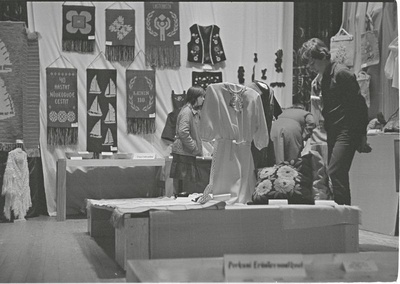 Rakvere rajooni koolide õpilastööde näitus rajooni kultuurimajas  similar photo
