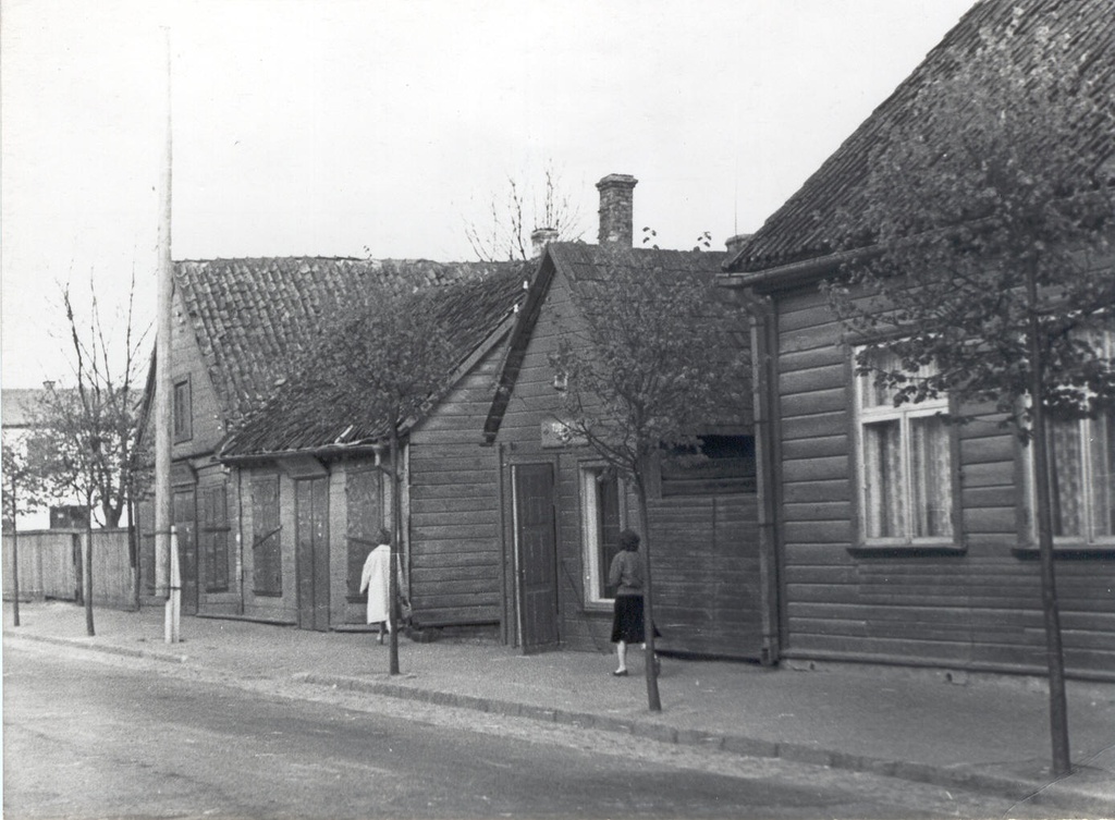Foto. Võru. Vaade Tartu tänava majadele 31,33,35 1960-te algul.