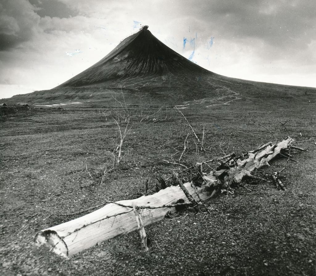 Stone oil, ash mountain