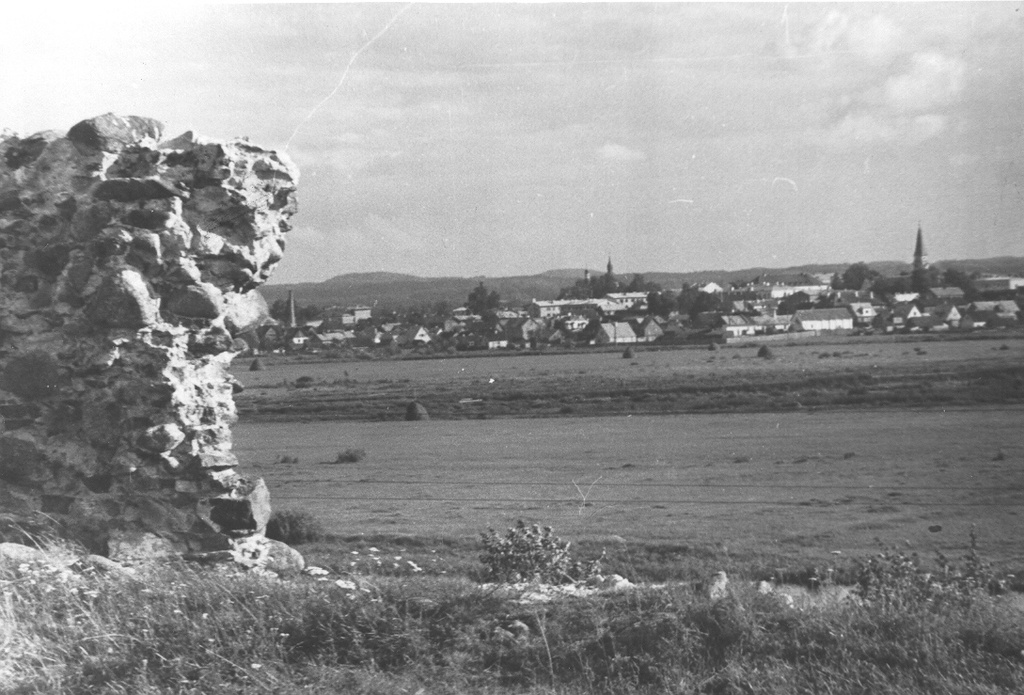 Fotopostkaart. Võru. Vaade Võru linnale Kirumpää linnuse varemetelt.