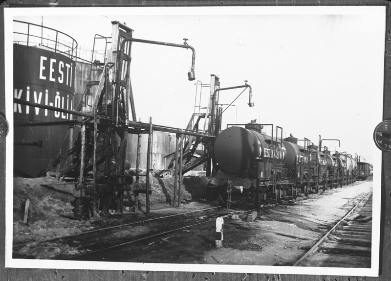 Eesti Kiviõli AÜ - railway and fuel tanks
