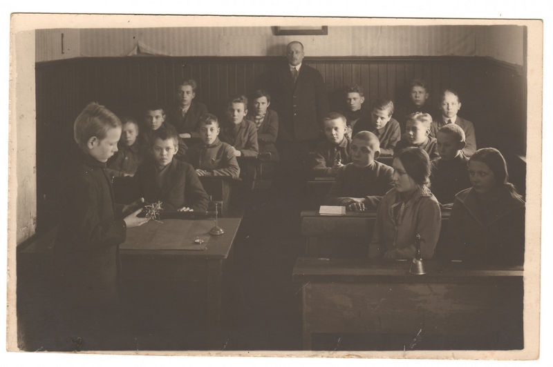 Keila kooli V klassi õpilased õpetaja Johannes Kristjuhan