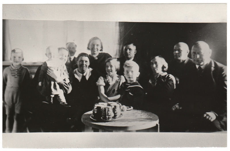 Seltskond perekond Välide juures Keilas