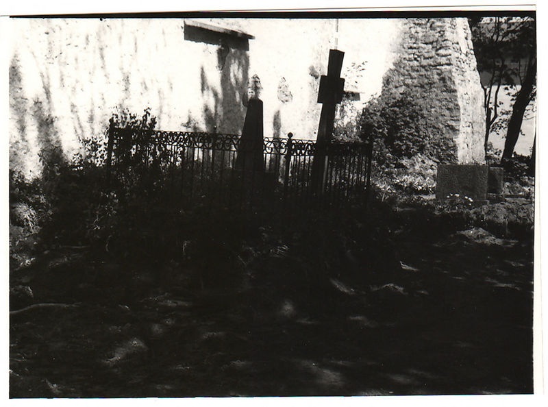 Vaade haudadele Keila kirikuaias