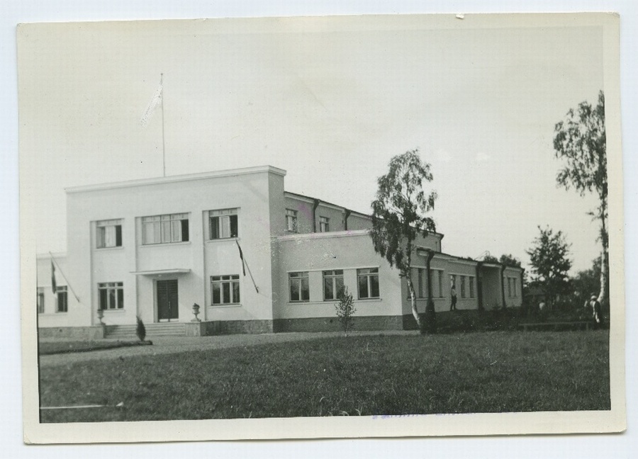Kiviõli folk house.