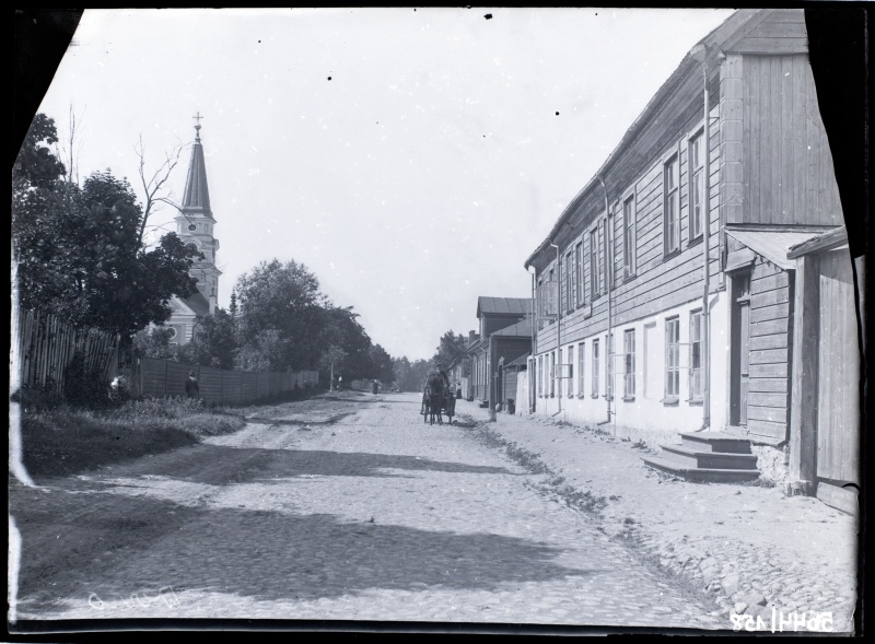 Võru, Lydia Koidula tänav, vasakul Võru Katariina kirik