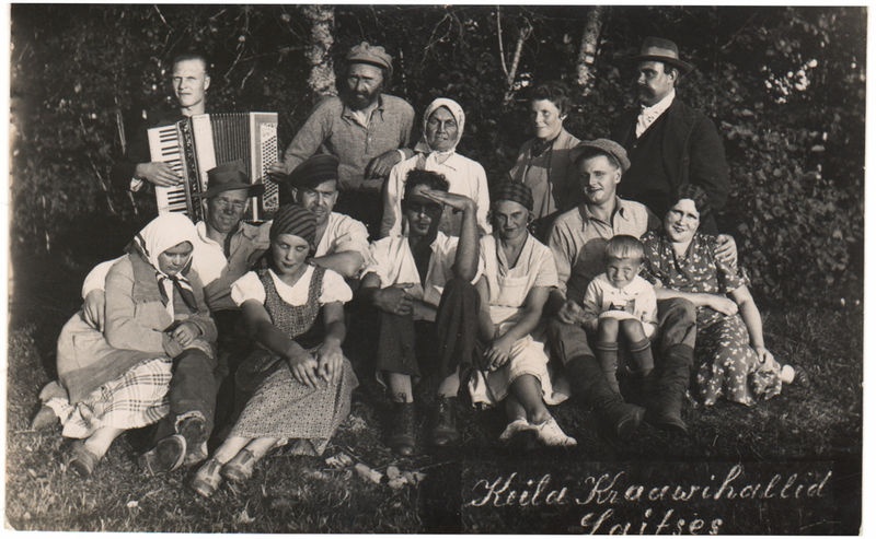 Etenduse "Kraavihallid" tegelased Keila Vabatahtliku Tuletõrjeühingu näitering külalisesinemisel