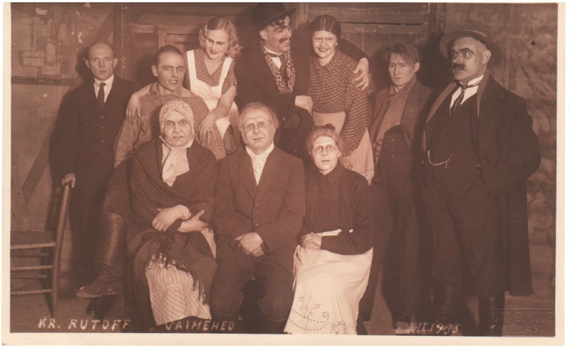 Etenduse "Väimehed" tegelased Keila Vabatahtliku Tuletõrjeühingu näitering