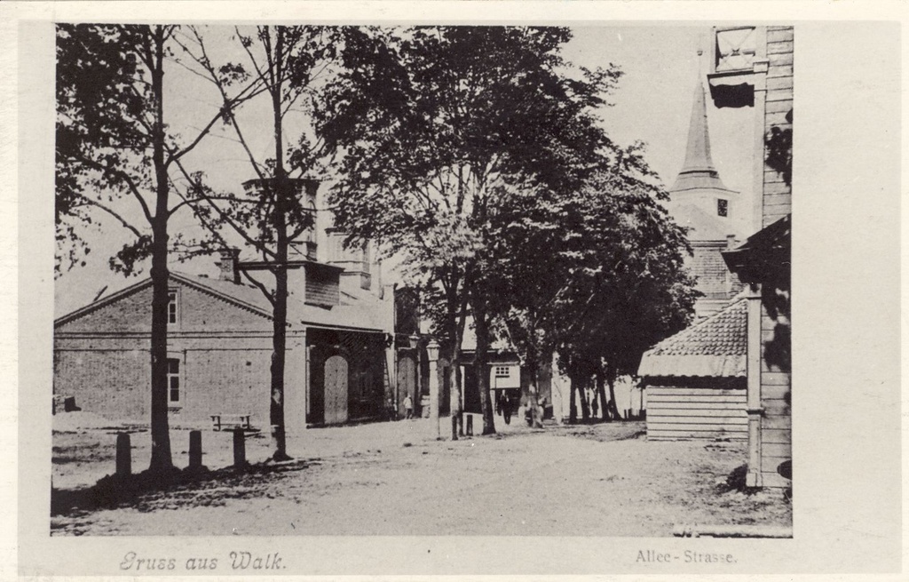 Valga. Allee Street
