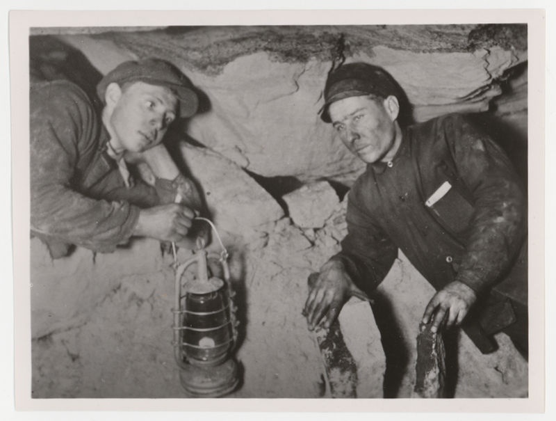 Kaks meest Eesti Fosforiidi Ülgase kaevanduses