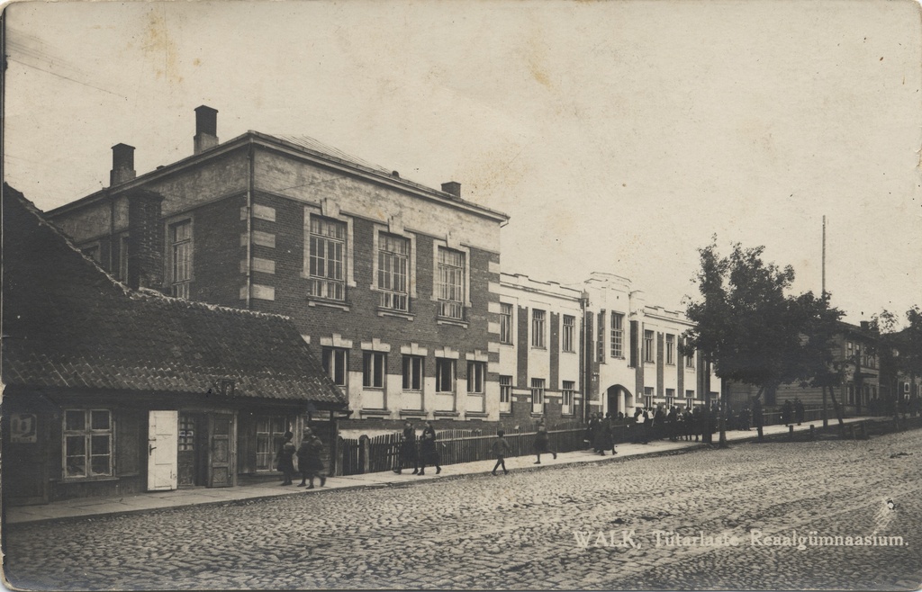 Walk : The Real Gymnasium of the Girls