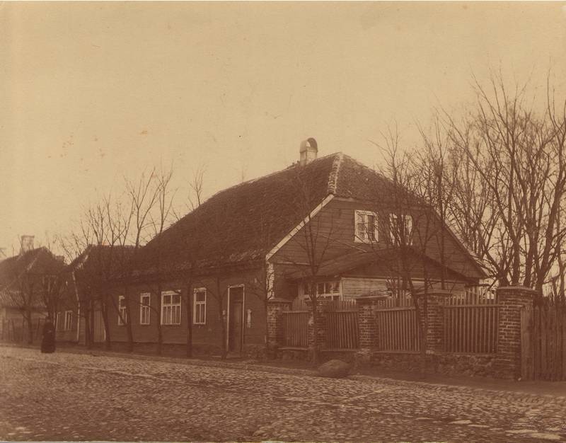 Foto. Fr. R. Kreutzwaldi elumaja tänavapoolne vaade, 19. saj lõpul, Võru.