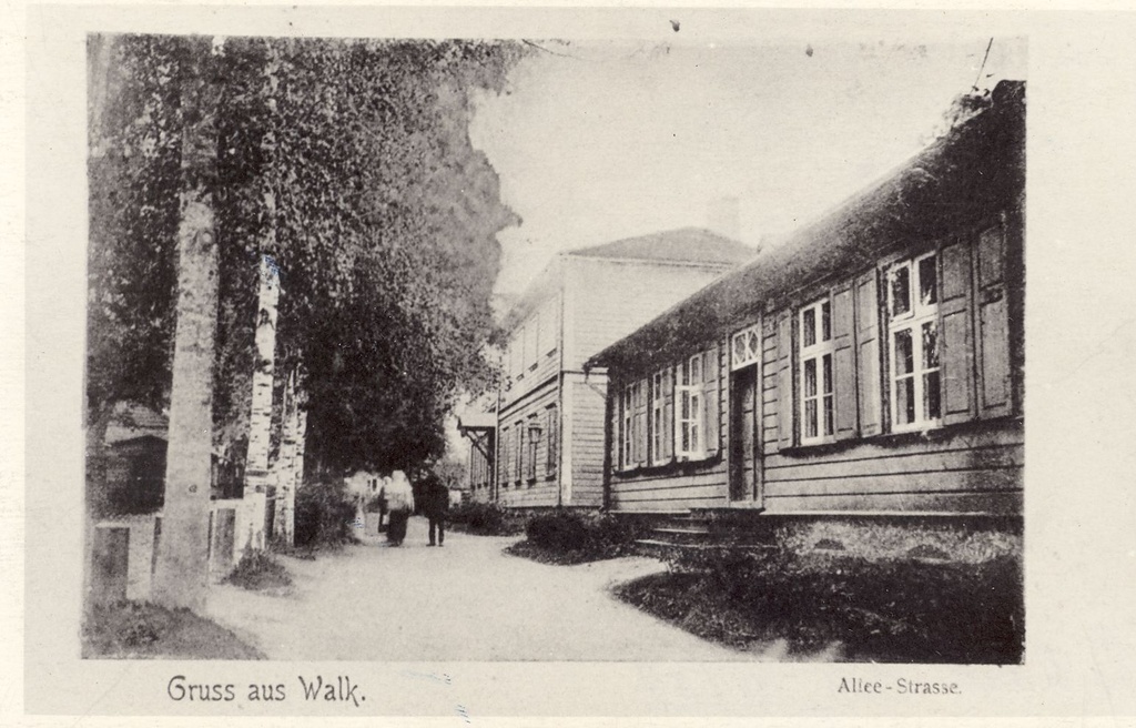 Valga. Allee Street