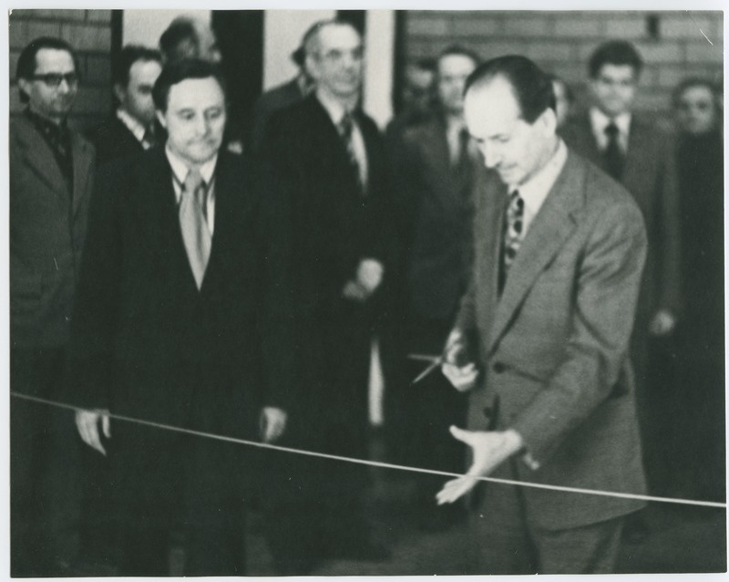 TPI Taidlejate maja pidulik avamine, linti läbi lõikamas Kõrgema ja Kesk-erihariduse minister I. Nuut, tema kõrval (vasakul) rektor Boris Tamm, 24.märts 1977.a.