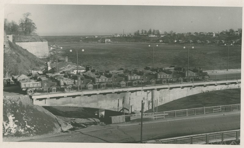 Narva  "Sõpruse"  silla koormuse proovimine, 1960.-ndad a.