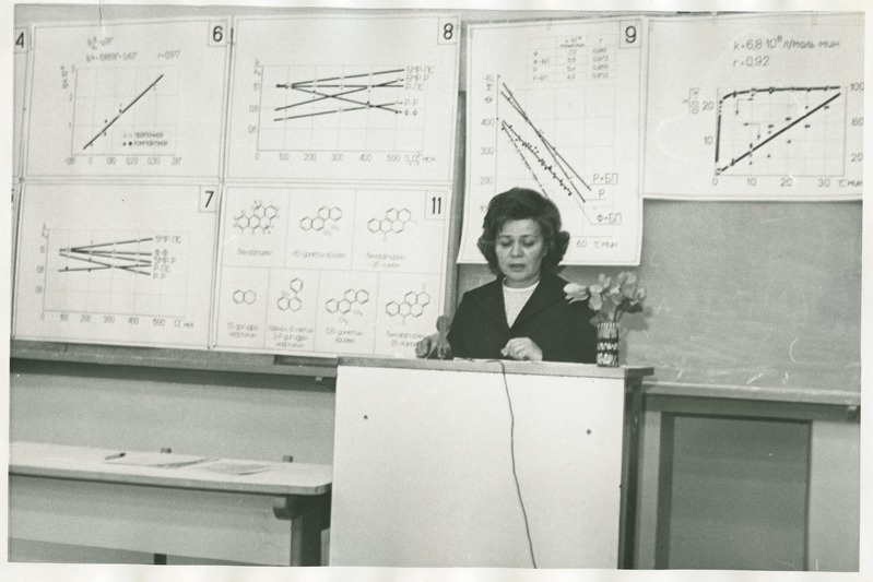 TPI sanitaartehnika laboratooriumi vaneminsener Maila Hannus kaitsmas teadustekandidaadi väitekirja, 1976.a.