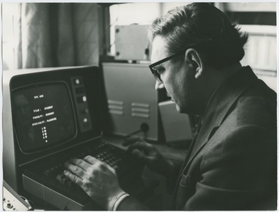 TPI arvutuskeskuse teaduslik juhendaja, dotsent Leo Võhandu töötamas, 13.mai 1975.a.  similar photo