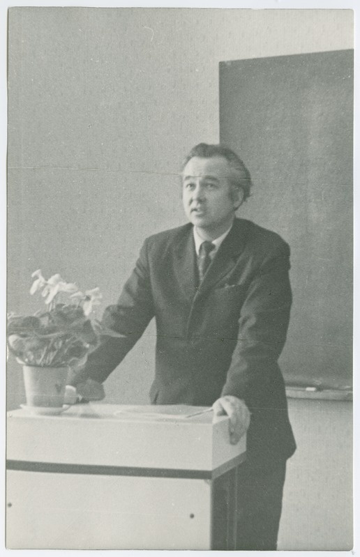 Akadeemik J. Vaabeli nimelise auditooriumi avamine, kõneleb prof. U. Mereste, 27.veebr. 1973.a.
