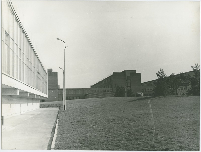 TPI Raamatukogu hoone küljelt ja õppekorpused, 1973.a.