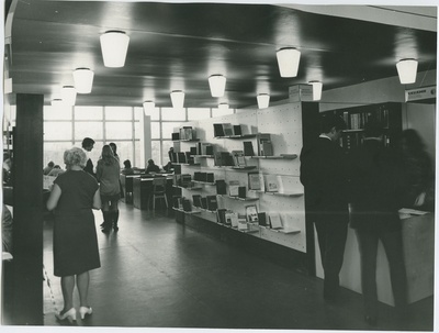 TPI Raamatukogu lugemissaali käsikogu Mustamäel, Ehitajate tee 5, 1973.a.  similar photo