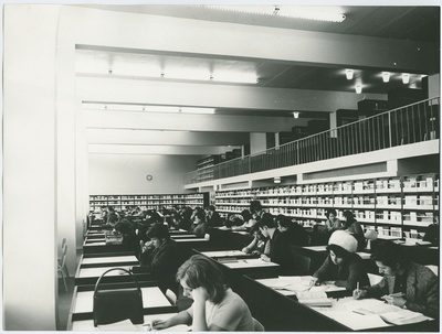 TPI Raamatukogu lugemissaal Mustamäel, Ehitajate tee 5, 1973.a.  similar photo