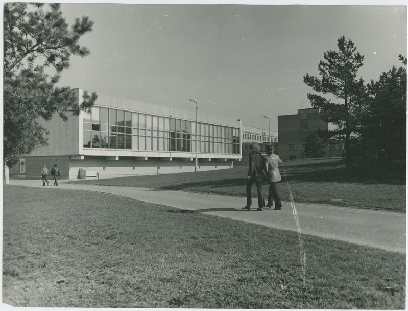 TPI raamatukohu hoone välisvaade siseõuelt, 1970.-ndad a.