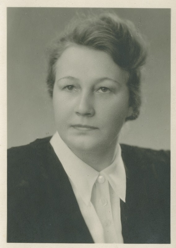 Liidia Lambakahar, TPI NLKP ajaloo kateedri vanemõpetaja, portree, 1952.a.